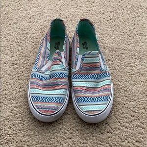 Slip on tennis shoes